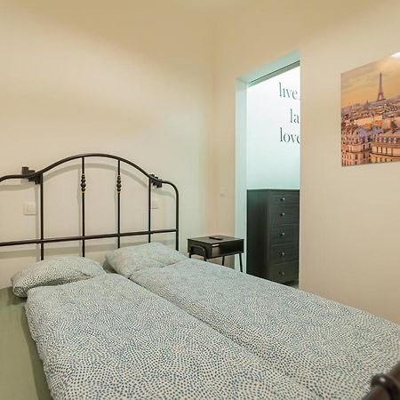 Downtown Studio Flat In Budapest, Mona Esterno foto