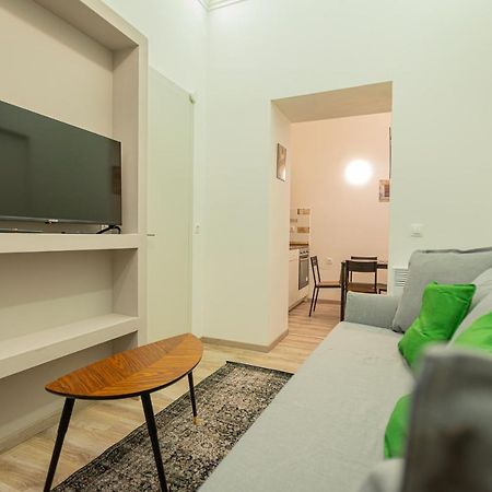 Downtown Studio Flat In Budapest, Mona Esterno foto
