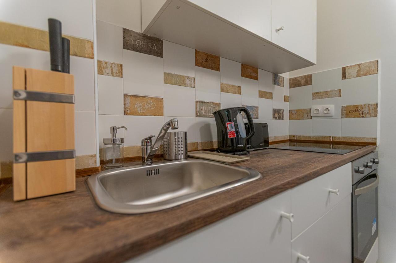 Downtown Studio Flat In Budapest, Mona Esterno foto