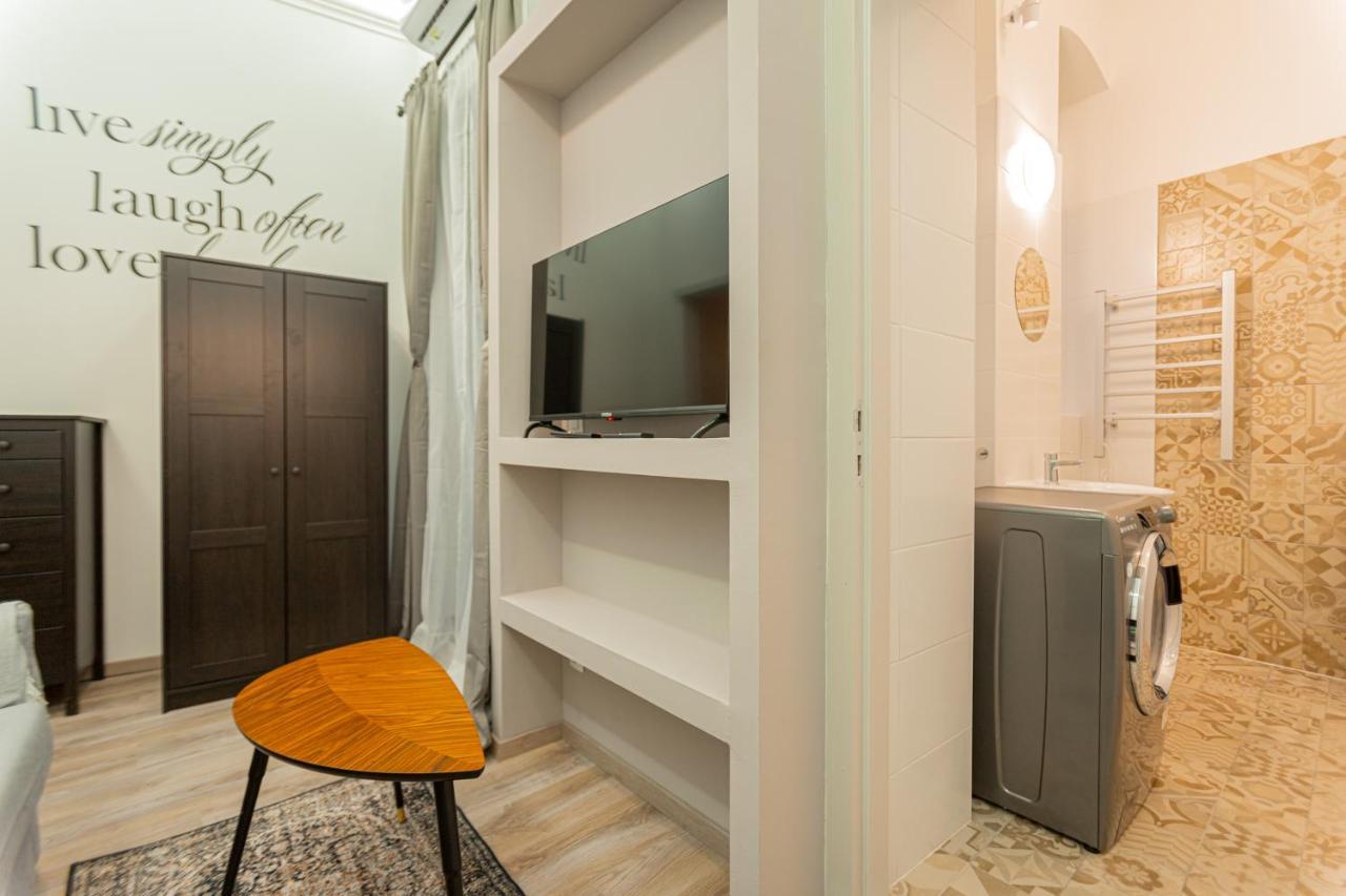 Downtown Studio Flat In Budapest, Mona Esterno foto