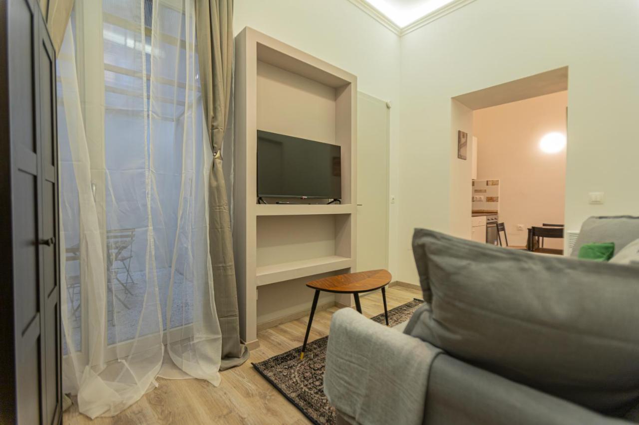 Downtown Studio Flat In Budapest, Mona Esterno foto