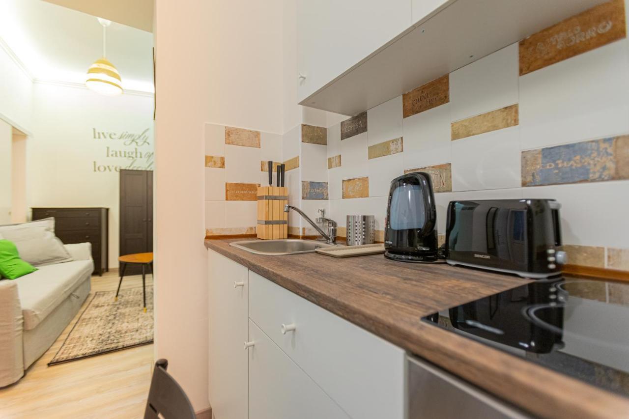 Downtown Studio Flat In Budapest, Mona Esterno foto