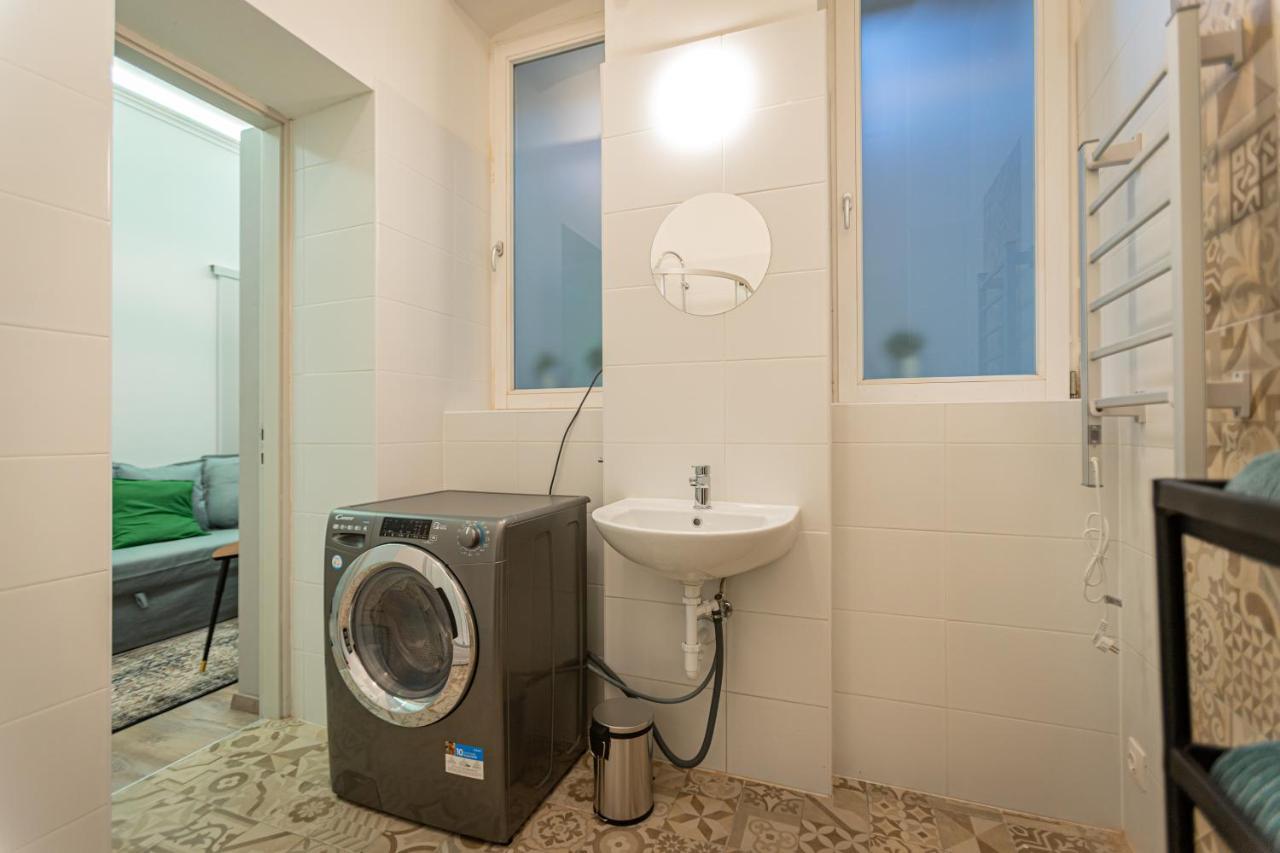 Downtown Studio Flat In Budapest, Mona Esterno foto