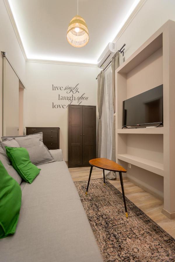 Downtown Studio Flat In Budapest, Mona Esterno foto