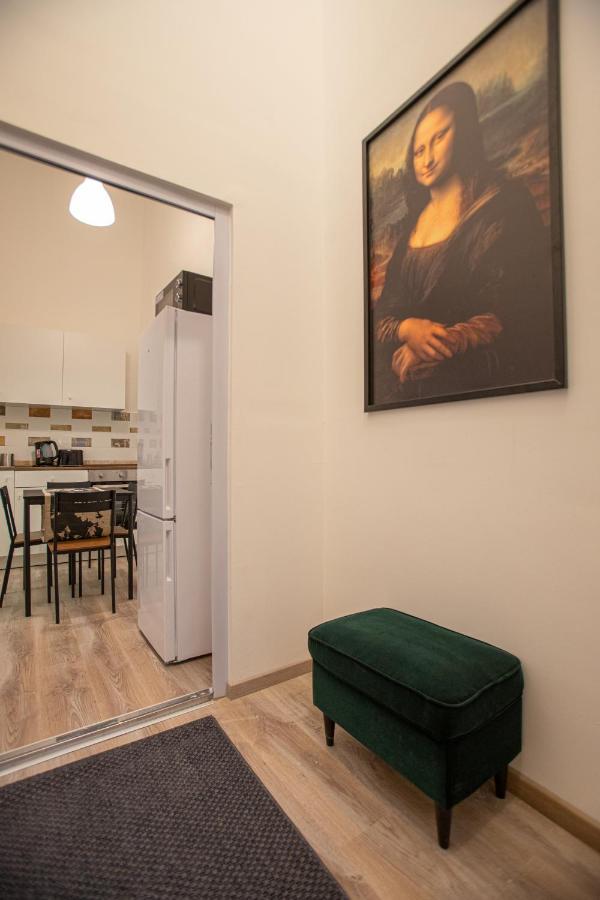 Downtown Studio Flat In Budapest, Mona Esterno foto