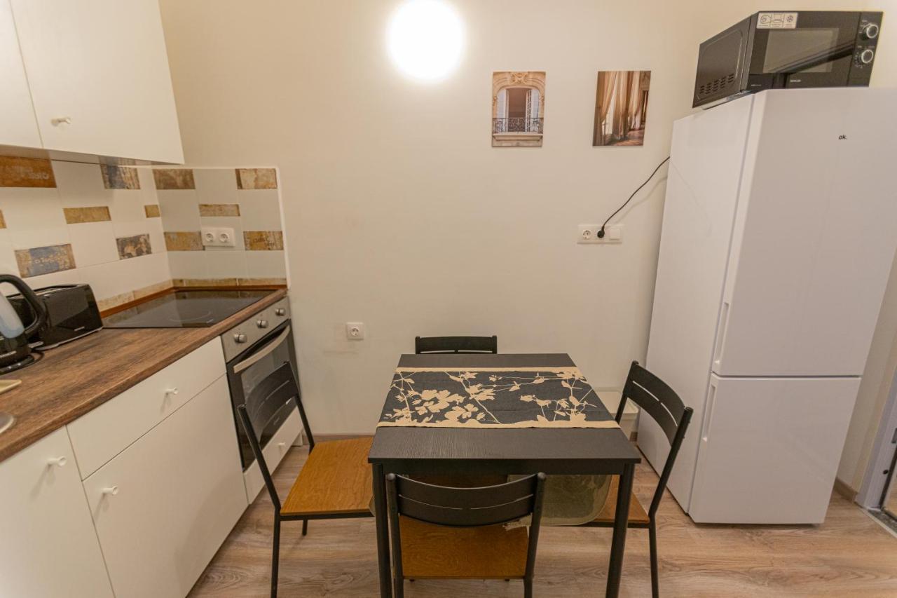 Downtown Studio Flat In Budapest, Mona Esterno foto